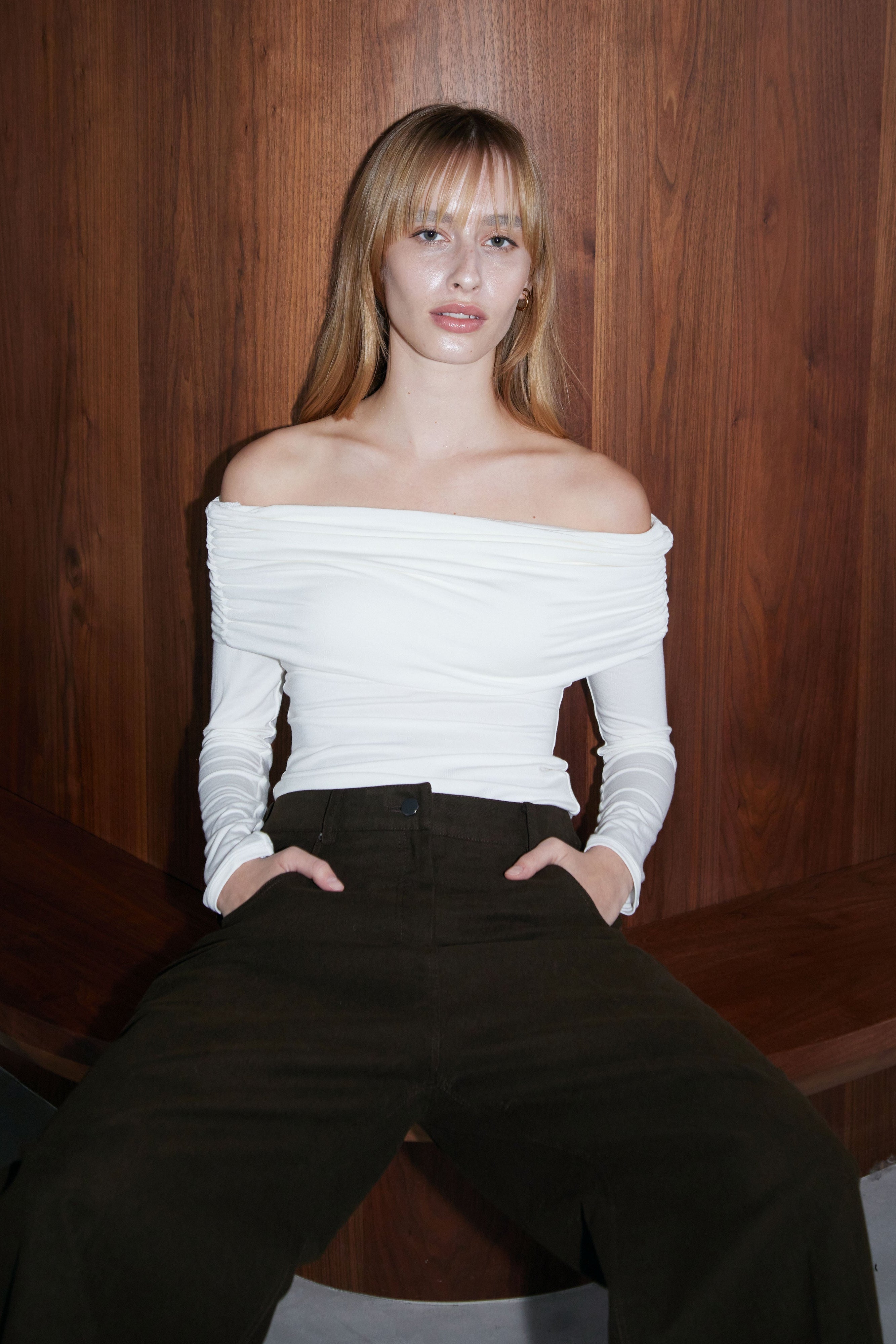 値下げdeterm デターム　黒 クロップド スウェットM Theater code トレーナー スウェット Damaged Cropped Logo