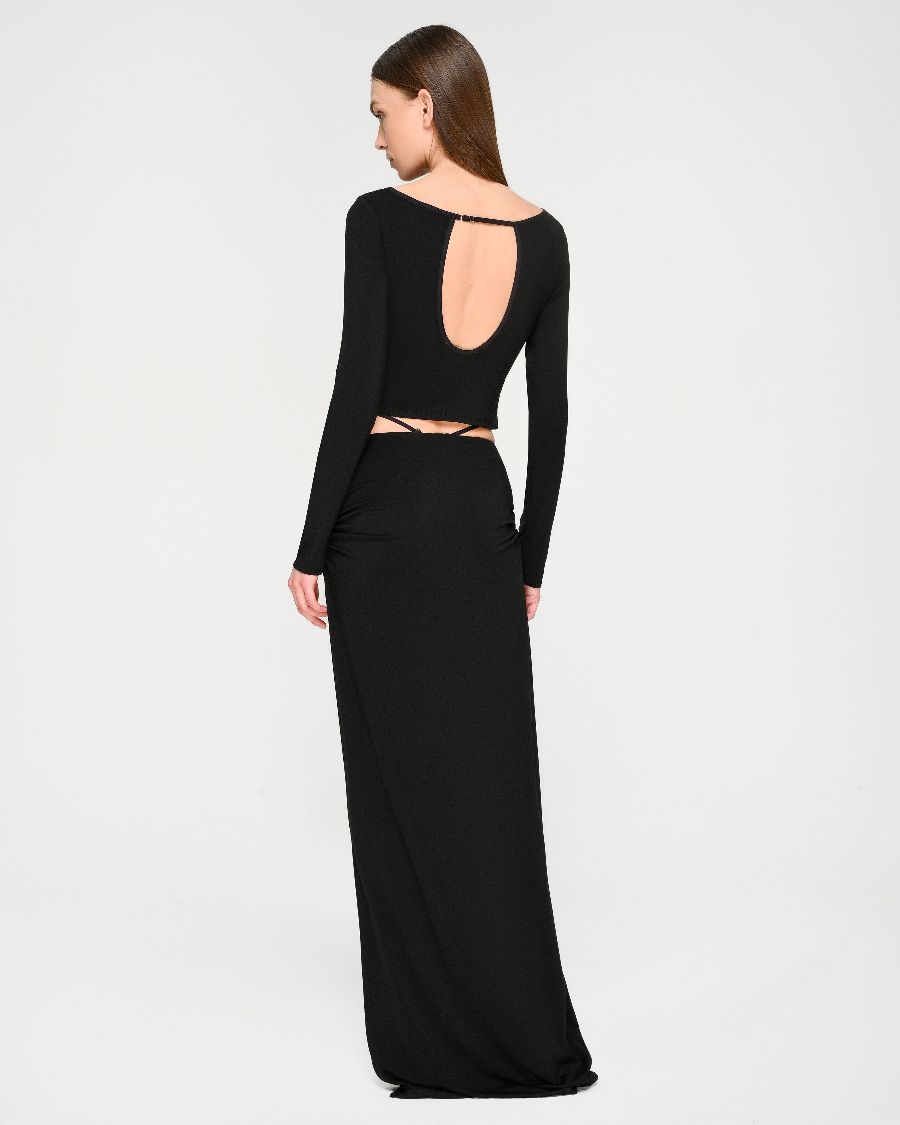 トップス determ; collagen satin open back blouse Collagen Piping Detail Open-Back Top – determ;